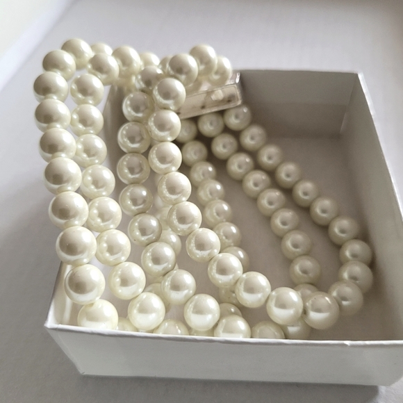 Premier Designs Elaine Pearl Stretch Bracelet - Picture 5 of 6